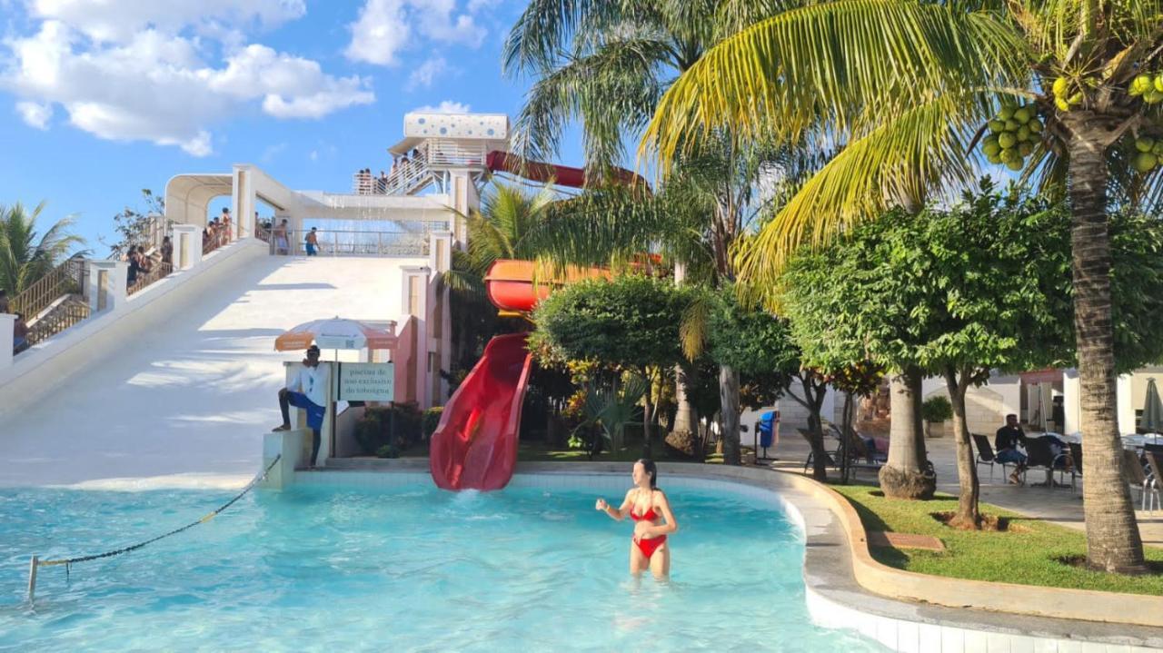 Thermas Lacqua Diroma Com Piscina De Ondas Gratis 24Horas Caldas Novas Luaran gambar