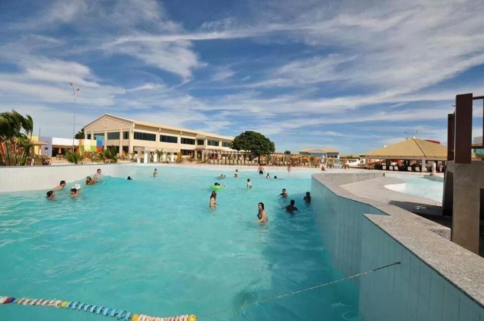 Thermas Lacqua Diroma Com Piscina De Ondas Gratis 24Horas Caldas Novas Luaran gambar