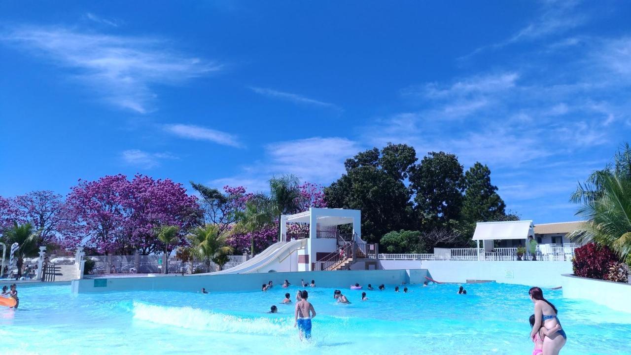 Thermas Lacqua Diroma Com Piscina De Ondas Gratis 24Horas Caldas Novas Luaran gambar